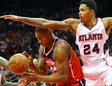 Bradley Beal (centro) anotó 28 puntos en el Hawks-Wizards