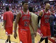 Jimmy Butler (derecha) fue el mejor de los Bulls en Indiana