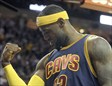 LeBron James lució músculo deportivo ante los Warriors y fue la estrella