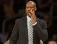 Byron Scott estrenó su casillero de victorias con los Lakers