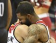 Bojan Bogdanovic se abraza con su compañero Markieff Morris tras ganar