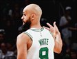 Derrick White de espalda en un partido de Boston Celtics