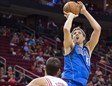 Dirk Nowitzki anotó anoche 31 puntos para liderar el triunfo de Dallas sobre Houston