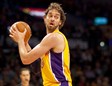 Pau Gasol lideró con 24 puntos y 10 rebotes la victoria de Lakers