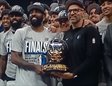 La plantilla de Dallas Mavericks celebrando el título del Oeste