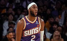 Okogie ha renovado con Suns como agente libre