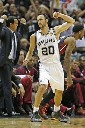 Ginóbili celebra su cuarto anillo tras ganar el quinto partido ante Miami