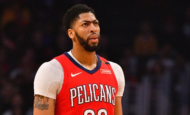 Anthony Davis tuvo un problema físico en la primera parte