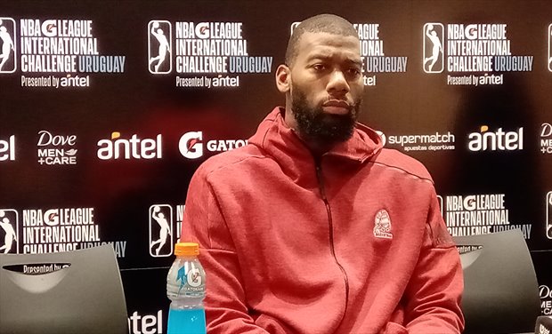 Greg Monroe, en la sala de prensa del Antel Arena