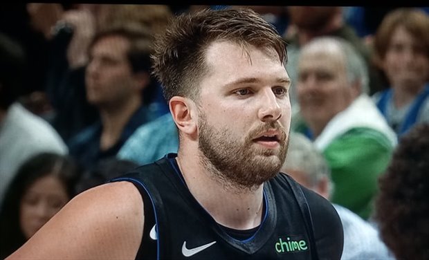 Dallas supera a Phoenix con 41 puntos de Doncic y suma 7 triunfos seguidos