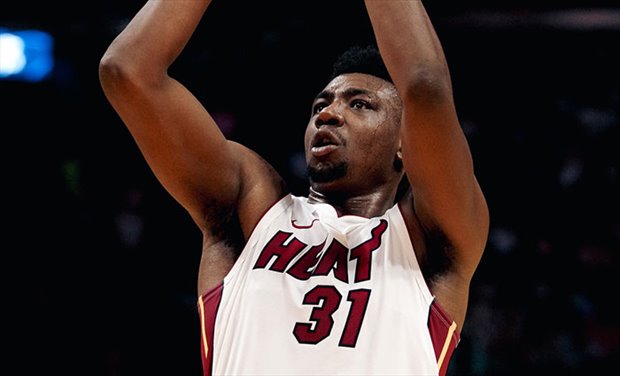 Miami Heat retiene a Thomas Bryant y ficha a Alec Burks